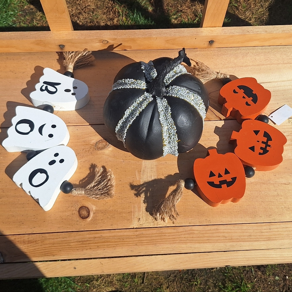 Halloween Pumpkin and Ghost Decor Set